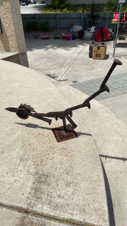 Road runner yard art