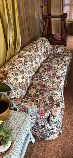 Three-Seater Broyhill Premier Couch