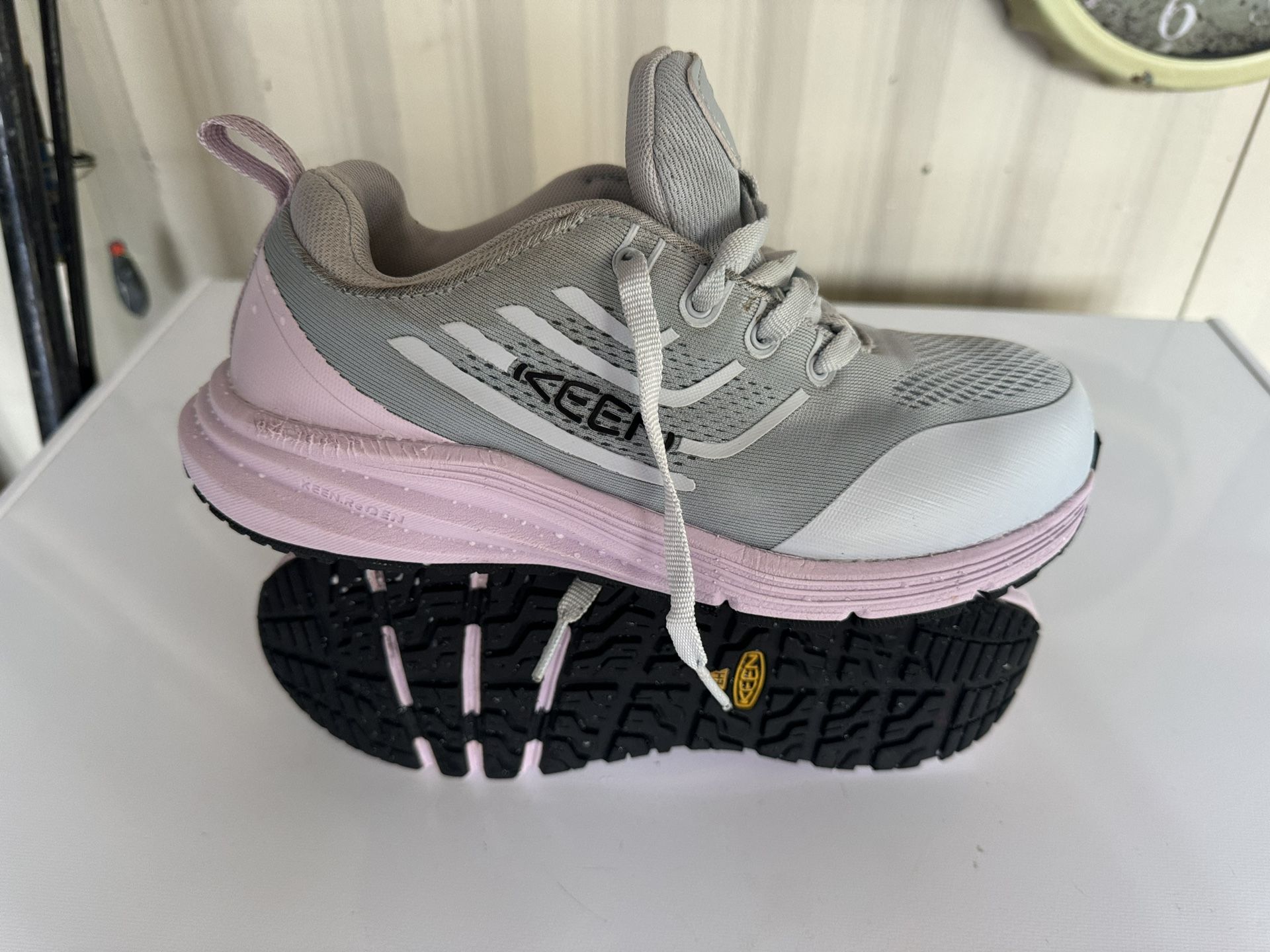 Keen Sneakers Steal Toe