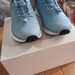 BRAND NEW SHOES & SIZE 9 .......😁😊😍