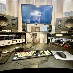 Mid Atlantic Project Studio Desk. 