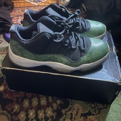Jordan 11 Low Snakeskin 9.5