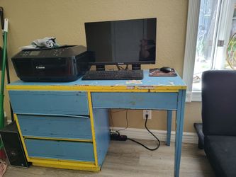 Desk With 4 Drawers