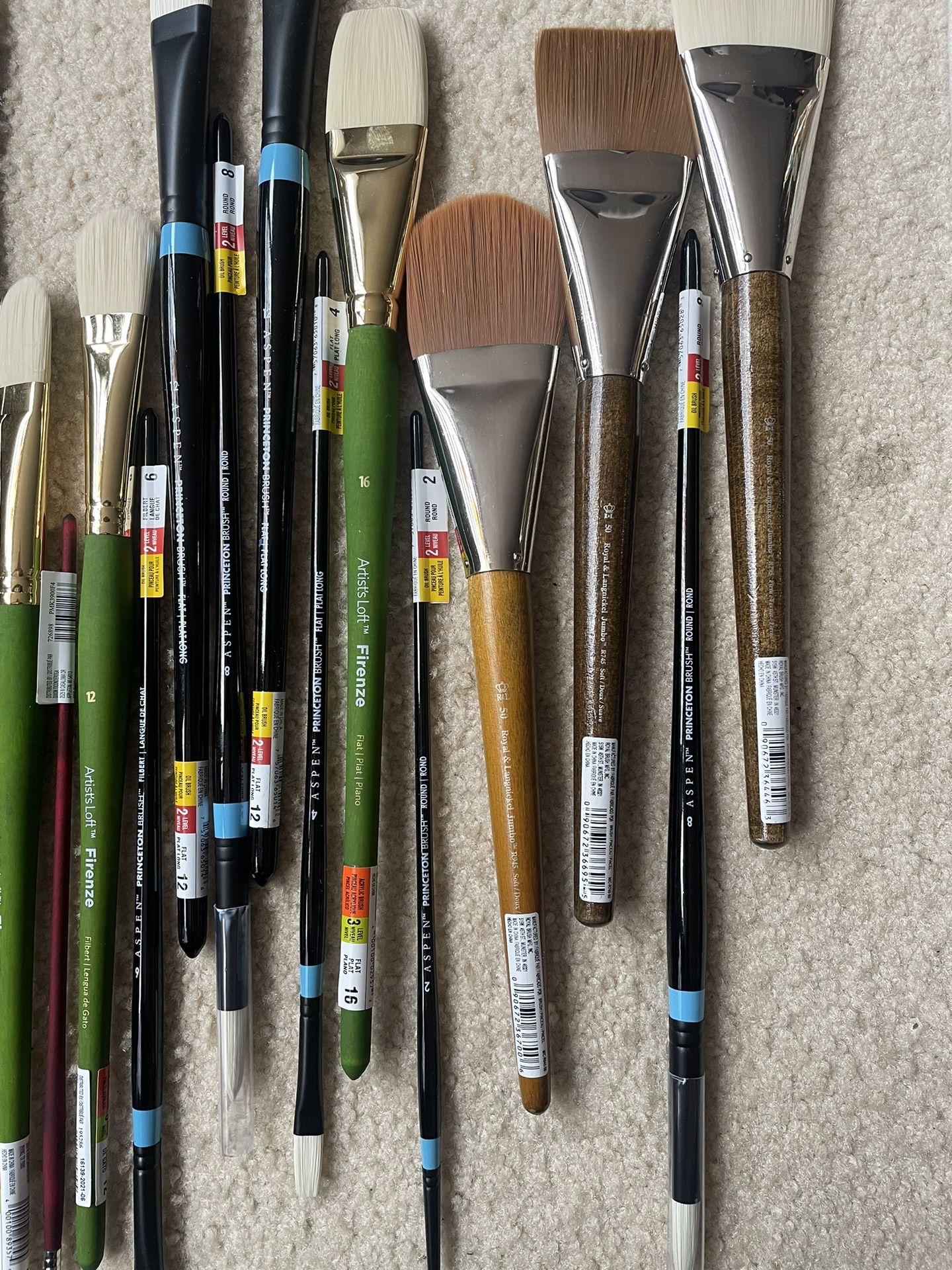 Artists Dream-Over 35 High End Paint Brushes. 