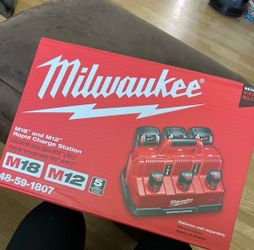 Milwaukee 48-59-1807 M12/M18 12/18V 6-Port Rapid Charge Station