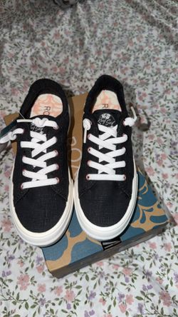 Roxy Sneaker size 7