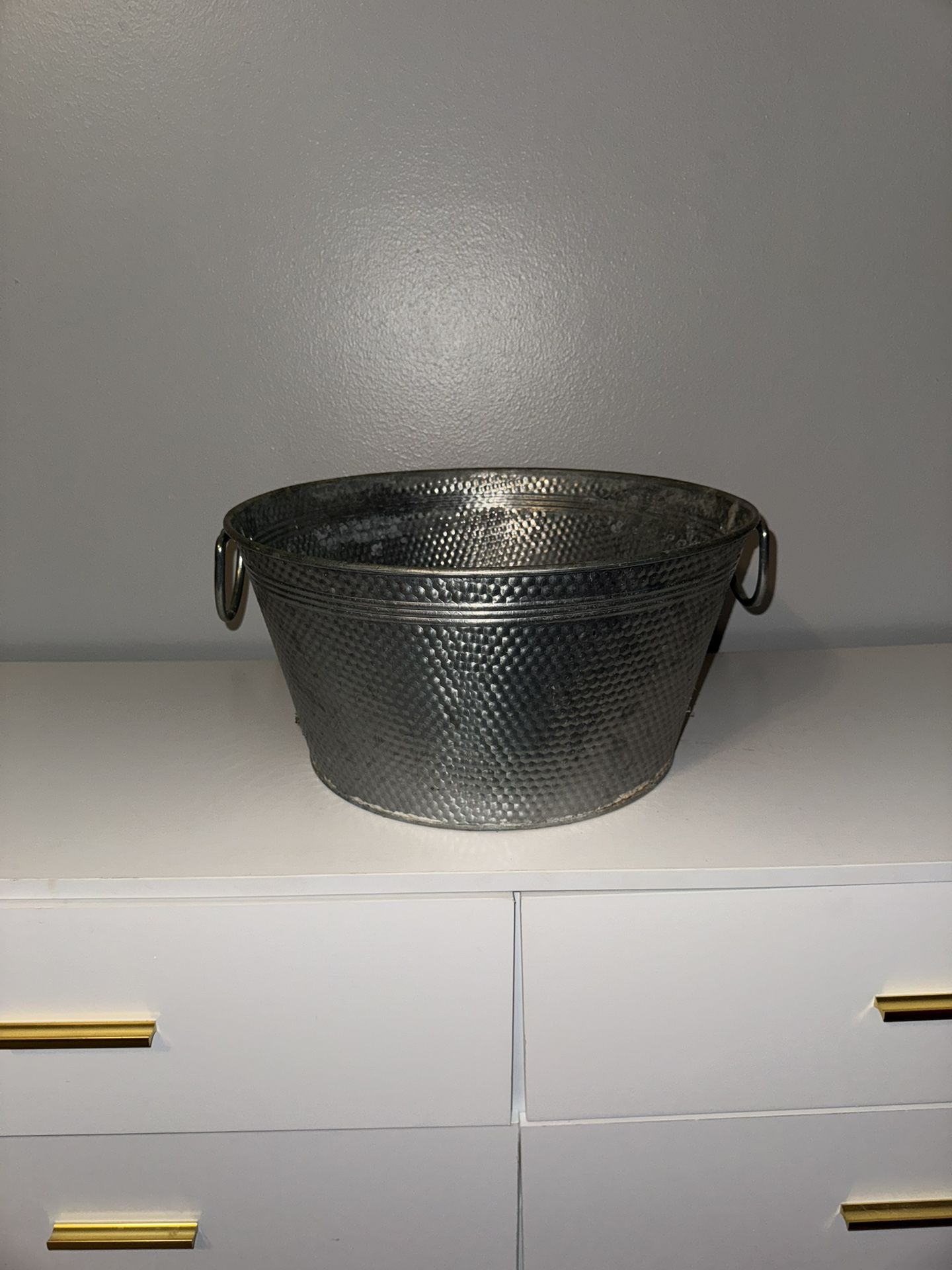 Rustic Galvanized Metal Beverage Cooler / Planter (15.5" Dia.)