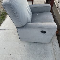 Free Recliner Must Pick Up