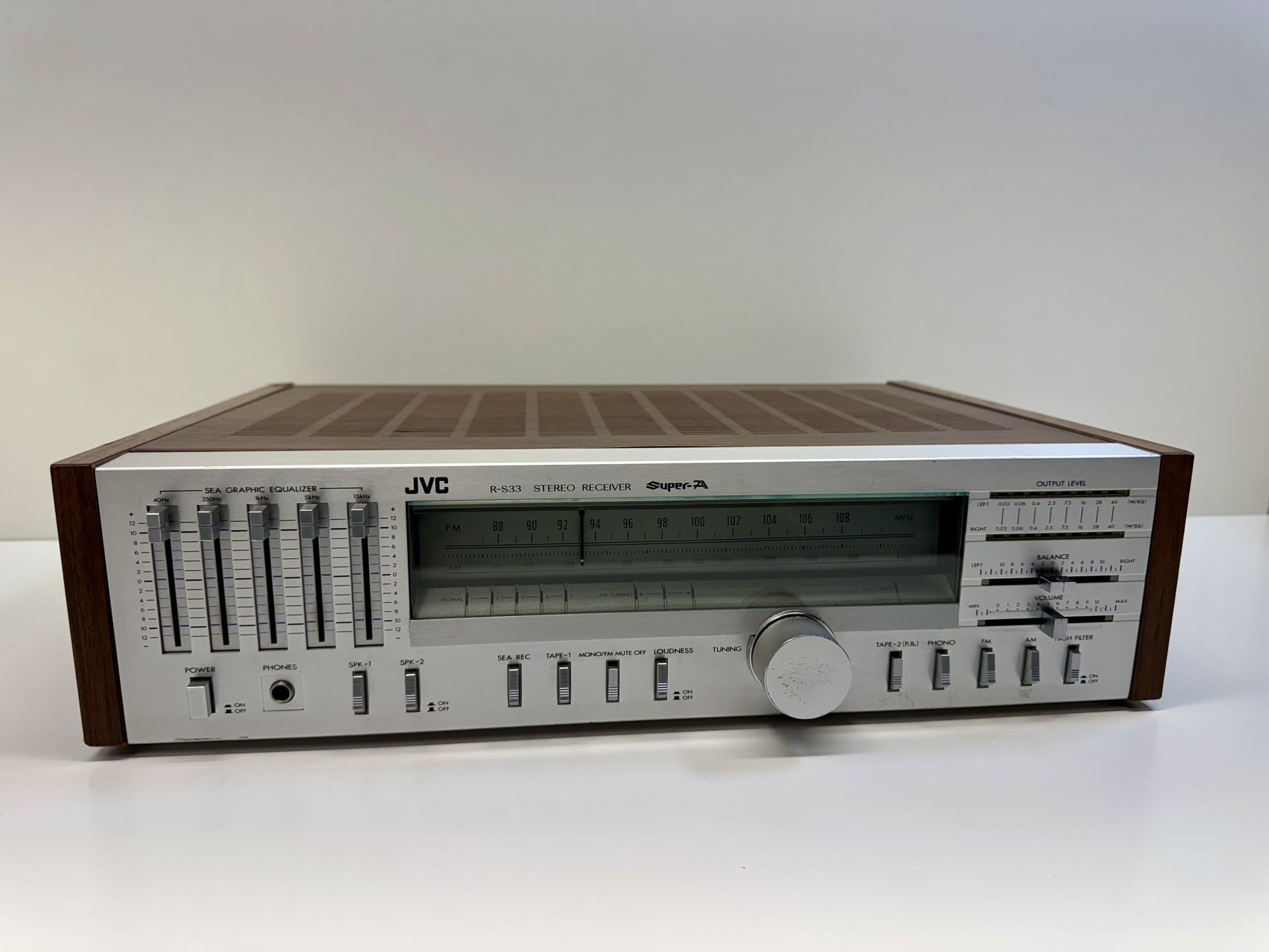 JVC R-S33 Stereo Receiver Super A Sea Graphic Equalizer Woodgrain (Serviced and Upgraded)