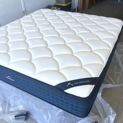 Newer King DreamCloud Hybrid Premier 14" Mattress with Boxsprings or Metal Platform Bed Frame