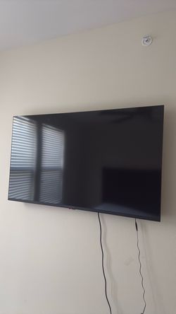 55’ Large Flat Screen TV Wall Mounted