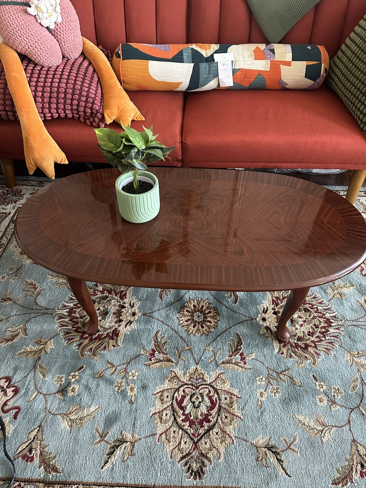 oval coffee table