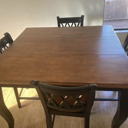Table Set  Including Barstools