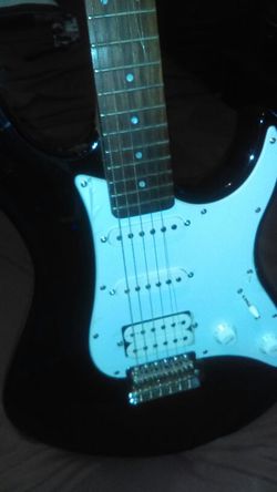Yamaha Beginner Electric Guitar and Amp