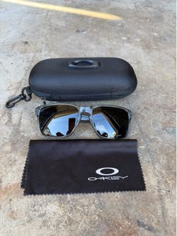 Oakley Holbrook Sunglasses Black Polar Irid Prizm Lens Clear Crystal Black Frame