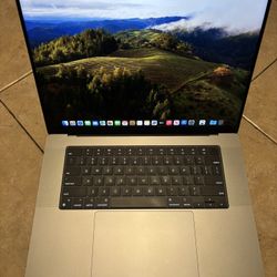 2021 MacBook Pro 16 Inch 32GB M1 Pro  ,16 Core,  500GB  Only 25 Count On The Battery Excellent Condition