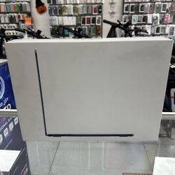 Macbook Air 13” M3 Chip 8GB/256GB! Finance For $50 Down Payment!!