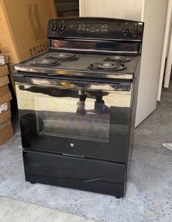 Electric stove located in Oxnard
