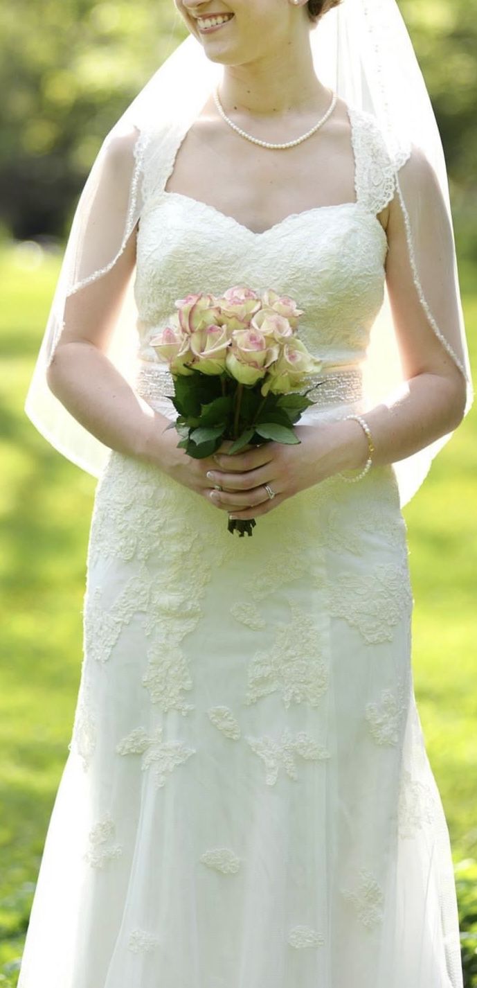 Ivory Lace Wedding Dress