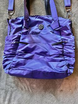 Lululemon triumphant tote sale