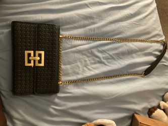 black crossbody bag