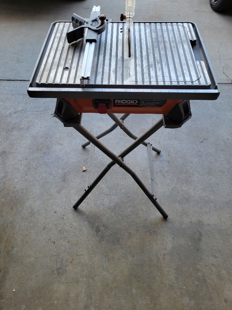 Ridgid 7in Table Top Wet Tile Saw With Stand