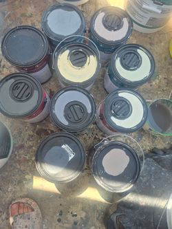 Pinturas Nuevas marca Behr $25 cada una