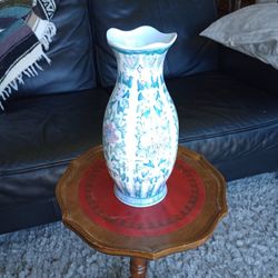 Vintage Chinese Porcelain Vajxhall Vase