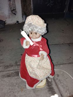 Vintage Mrs. Claus Animated Christmas Doll