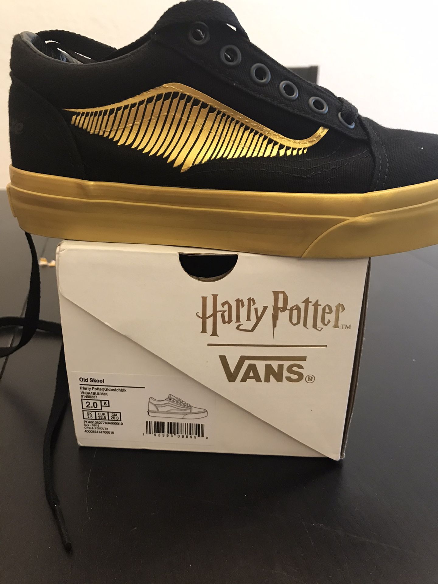 Vans shoes. Children : it sais size 2. But fits size 1 feet better. New with box. Harry Potter