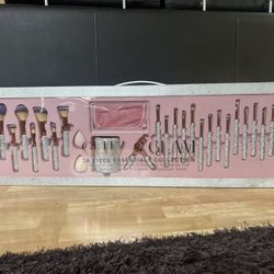 Glitz & Glam 28 Piece Make Up Set 