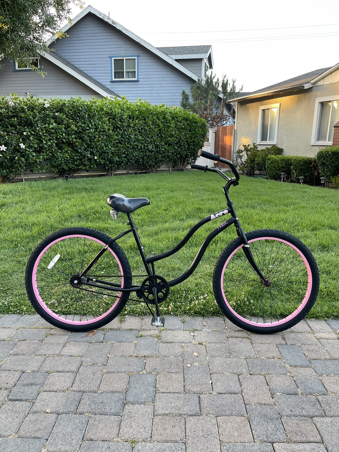 Pink 26” women’s beach cruiser bike