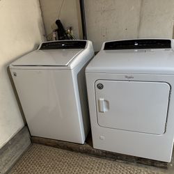 WHIRLPOOL WASHER AND GAS DRYER SET 