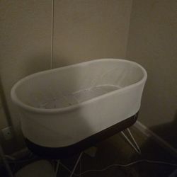 Happiest Baby Snoo Bassinet 