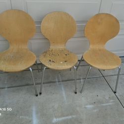3 Retro Chairs 