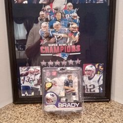 TOM BRADY  FRAMED T-SHIRT WITH ACTION FIGURE 