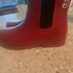 Michael Kors rainbows size 8