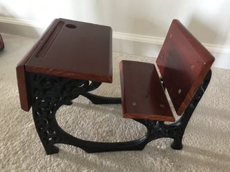 American Doll/Doll desk like new