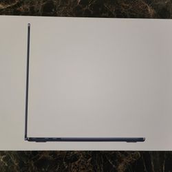 13-inch MacBook Air - M5 chip with 10-core CPU and 8-core GPU - 16GB Memory - 512GB SSD - Midnight