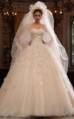 A line sweetheart Wedding dress this has been placed on top 7 wedding dresses. Size 8