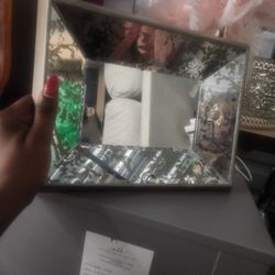 ✨ Decorative Mirrored Tray – Glam Accent ✨