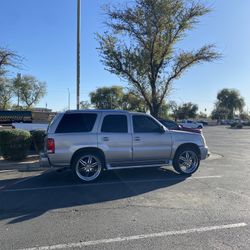 2004 Cadillac Escalade