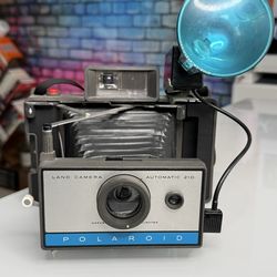 Vintage Polaroid 210 Automatic Land Camera with Flash And Manual