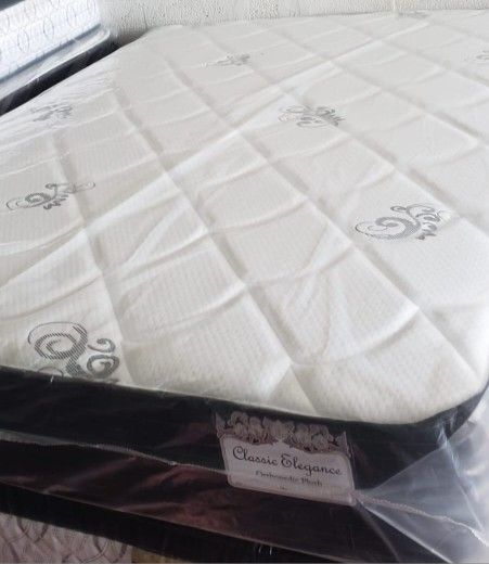 QUEEN PLUSH MATTRESS