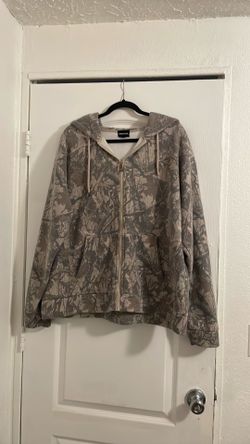 Camo zip up sweater SIZE L