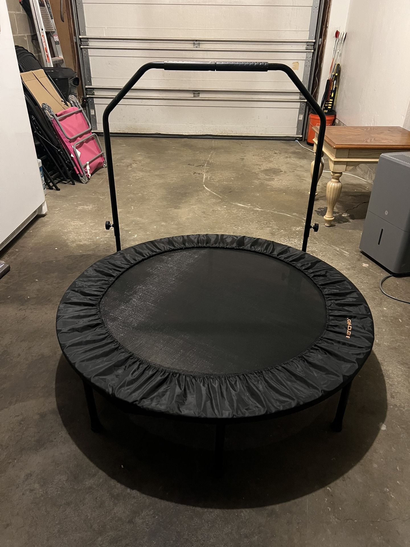 Exercise trampoline