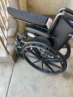 Medium size wheel chair  new  condition