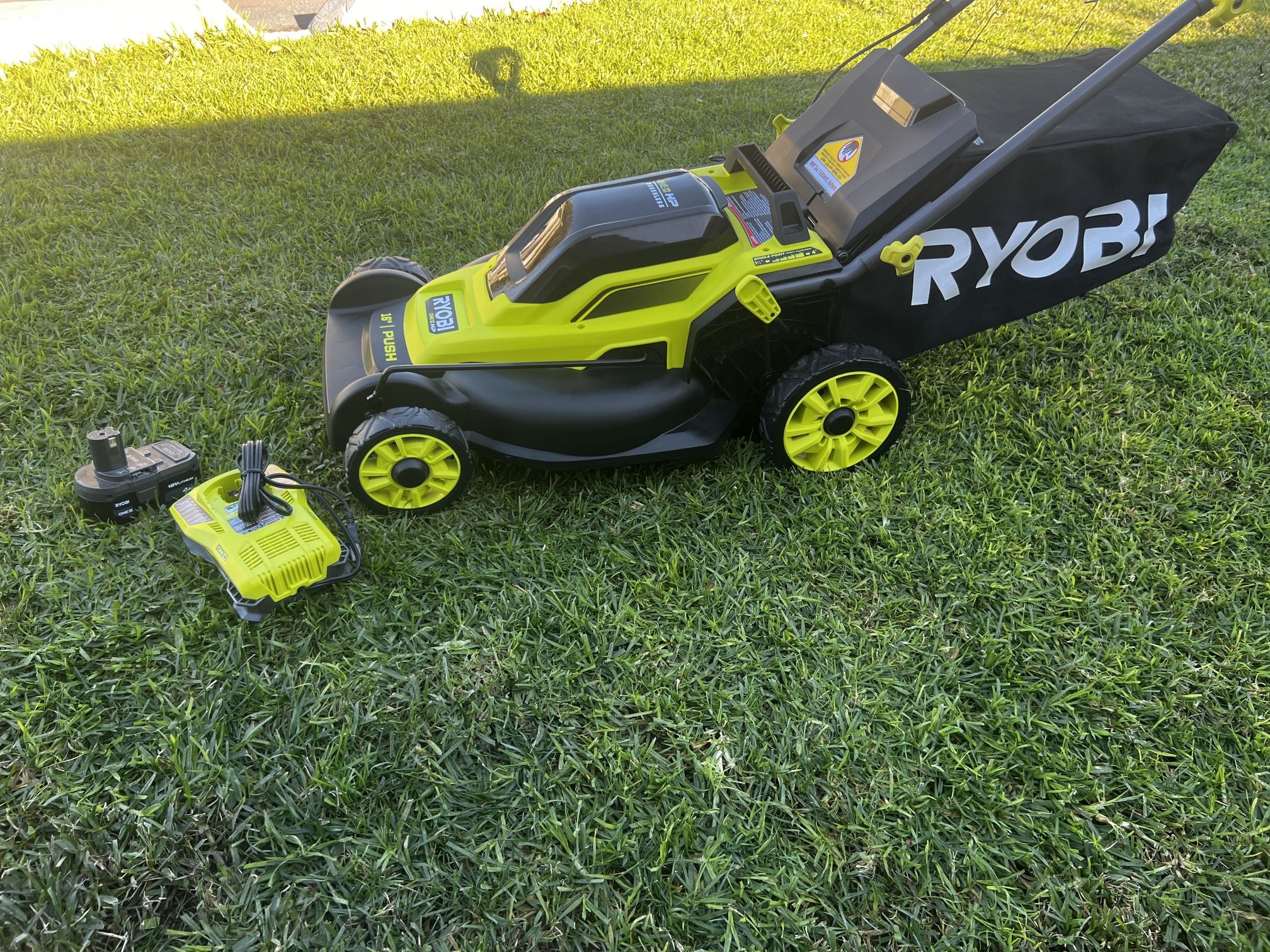 RYOBI LAWN MOWER  ONE+ HP 18V Brushless 20 in. Cordless Battery Walk Behind Self-Propelled Lawn Mower w/ (2) 6Ah Batteries and Chargers