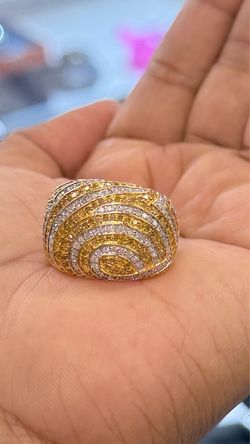 Size 6.5-7 14kt Ladies Diamond Ring 11.5g