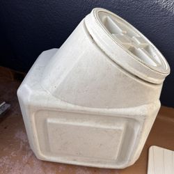 Gamma2 Vittles Vault Stackable Pet Food Storage